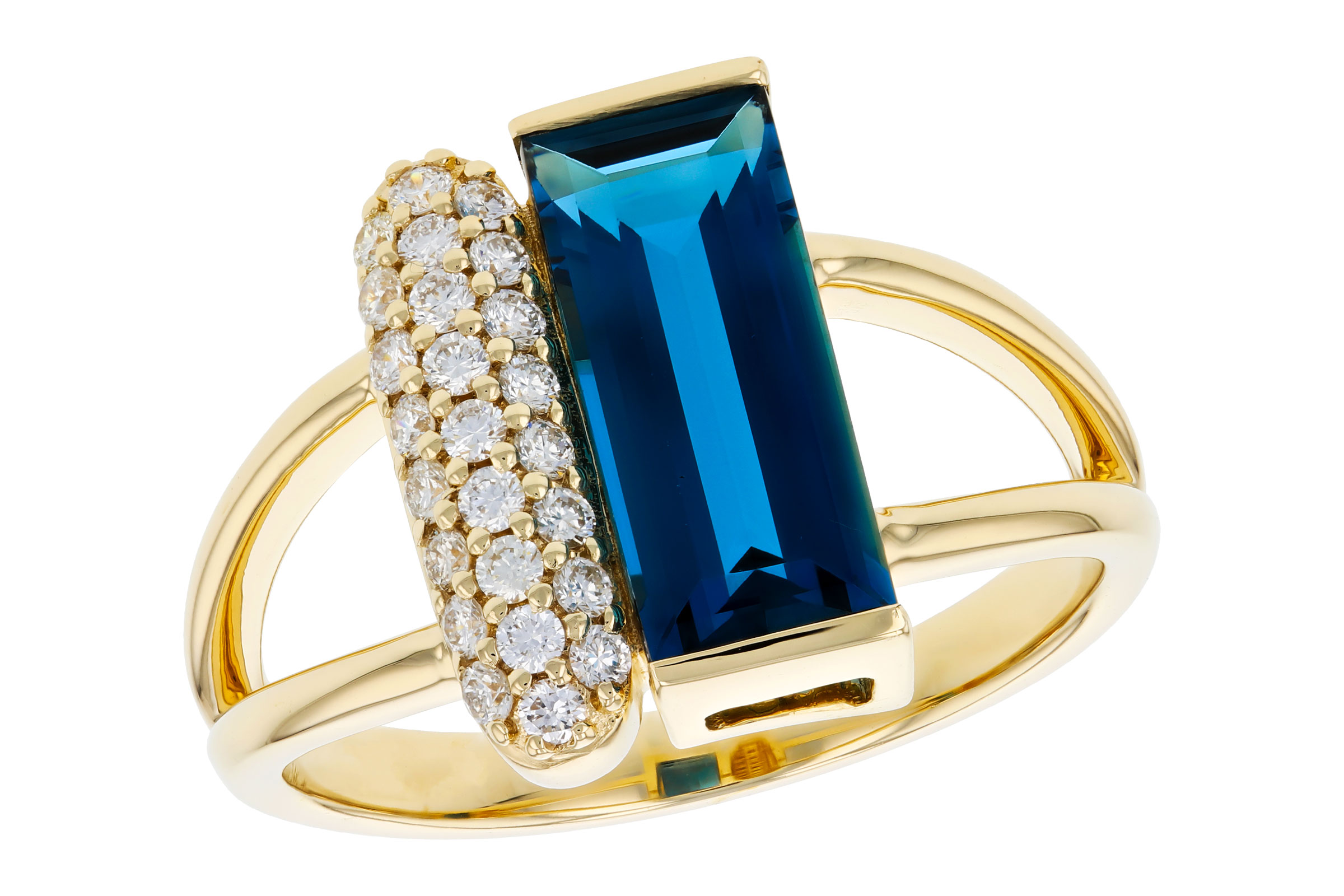 A294-02475: LDS RG 2.67 LONDON BLUE TOPAZ 2.92 TGW (12x5MM BT)